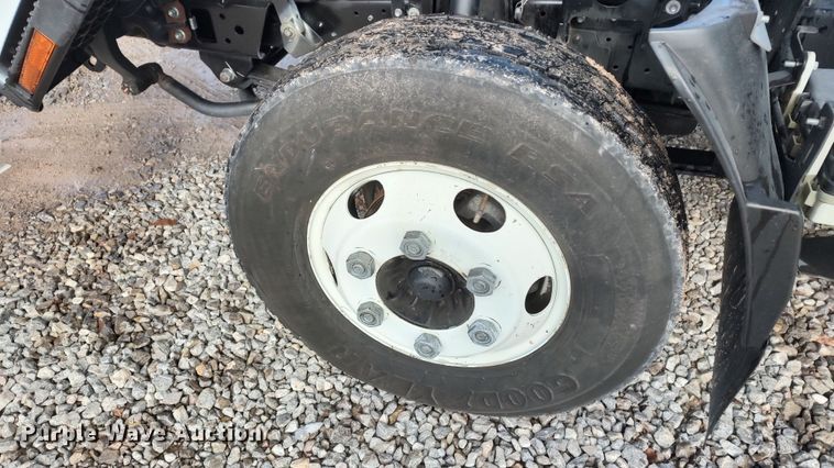 image for item LA9333 2013 Isuzu NPR  box truck