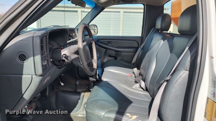 image for item LA9334 2001 Chevrolet Silverado 2500HD  pickup truck