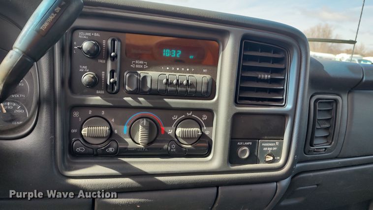 image for item LA9334 2001 Chevrolet Silverado 2500HD  pickup truck