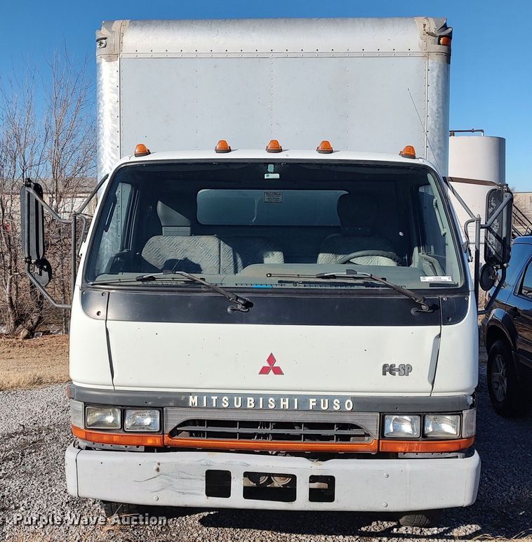 image for item LA9356 2000 Mitsubishi FUSO  box truck