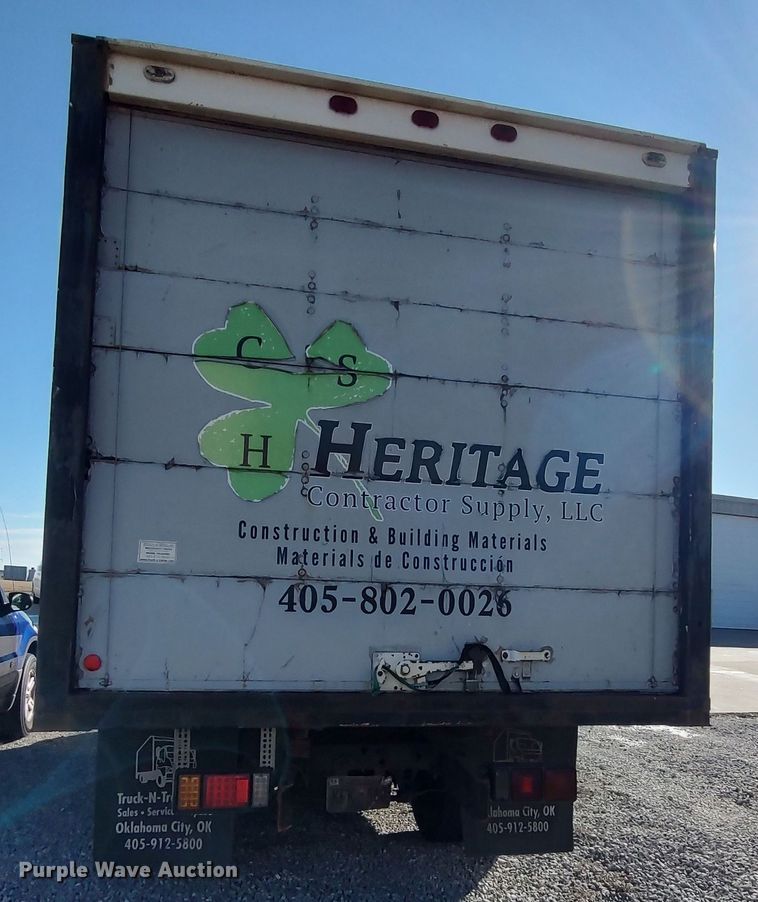 image for item LA9356 2000 Mitsubishi FUSO  box truck