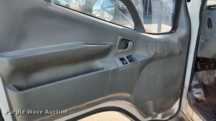 image for item LA9356 2000 Mitsubishi FUSO  box truck