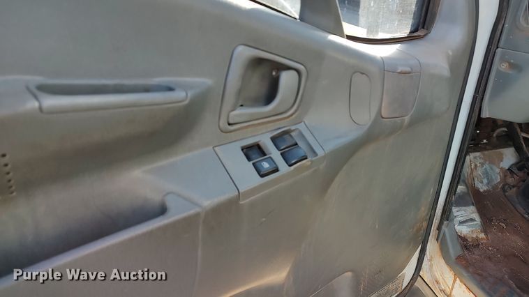 image for item LA9356 2000 Mitsubishi FUSO  box truck