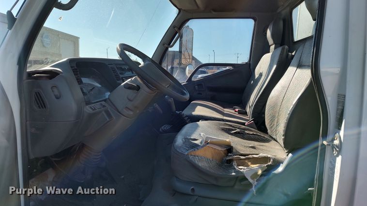 image for item LA9356 2000 Mitsubishi FUSO  box truck