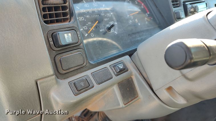 image for item LA9356 2000 Mitsubishi FUSO  box truck