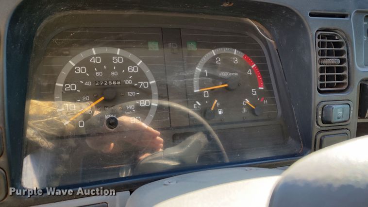 image for item LA9356 2000 Mitsubishi FUSO  box truck