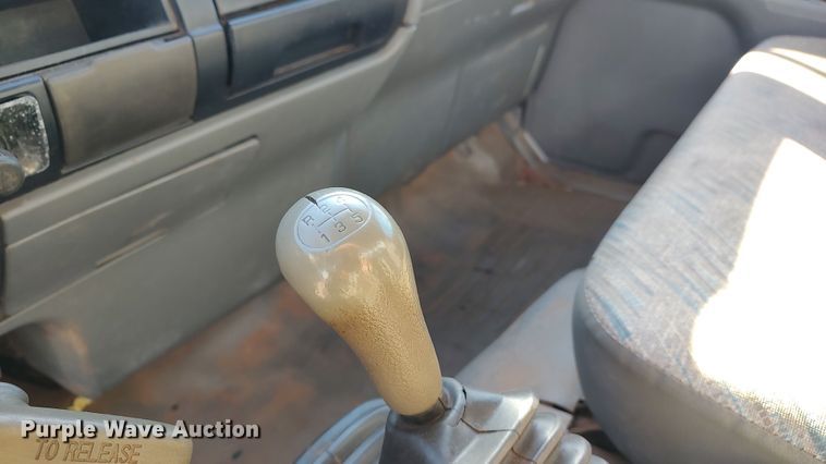 image for item LA9356 2000 Mitsubishi FUSO  box truck