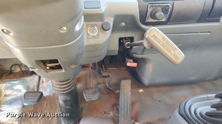 image for item LA9356 2000 Mitsubishi FUSO  box truck