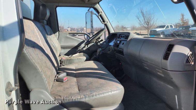 image for item LA9356 2000 Mitsubishi FUSO  box truck