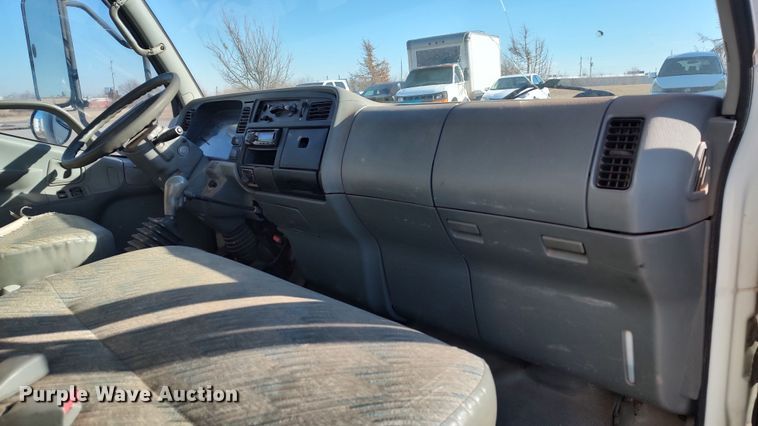 image for item LA9356 2000 Mitsubishi FUSO  box truck