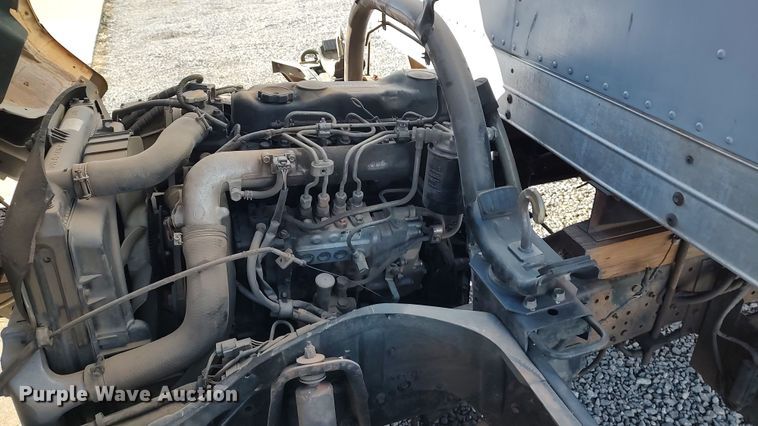 image for item LA9356 2000 Mitsubishi FUSO  box truck