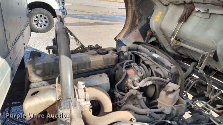 image for item LA9356 2000 Mitsubishi FUSO  box truck