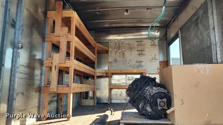 image for item LA9356 2000 Mitsubishi FUSO  box truck