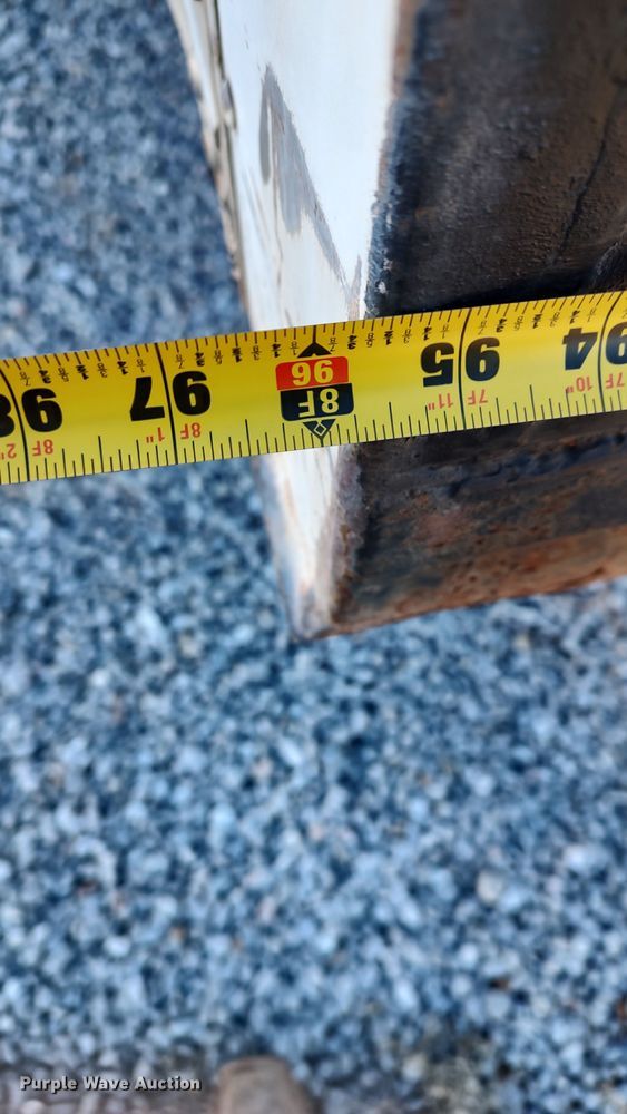 image for item LA9356 2000 Mitsubishi FUSO  box truck