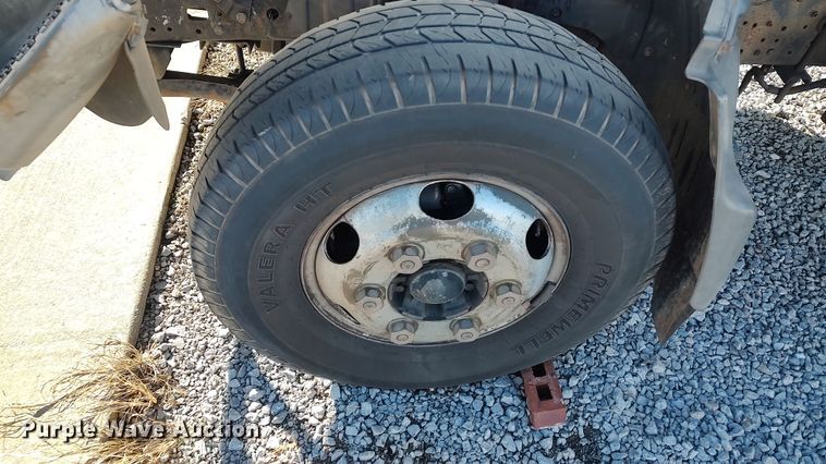 image for item LA9356 2000 Mitsubishi FUSO  box truck