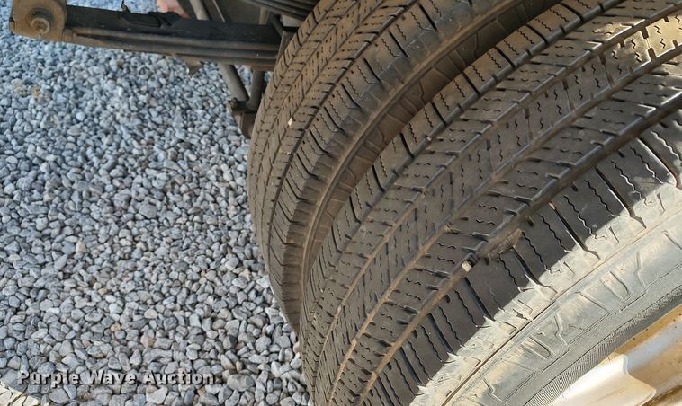 image for item LA9356 2000 Mitsubishi FUSO  box truck