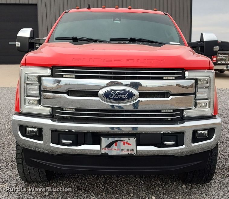 image for item LA9370 2019 Ford F350 Lariat Super Duty  Crew Cab pickup truck