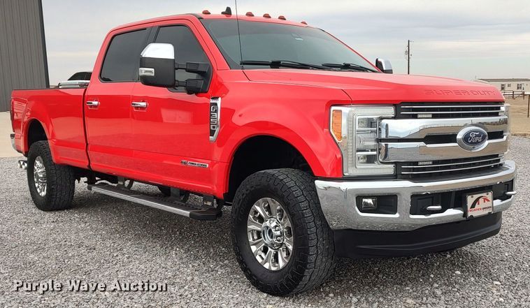 image for item LA9370 2019 Ford F350 Lariat Super Duty  Crew Cab pickup truck