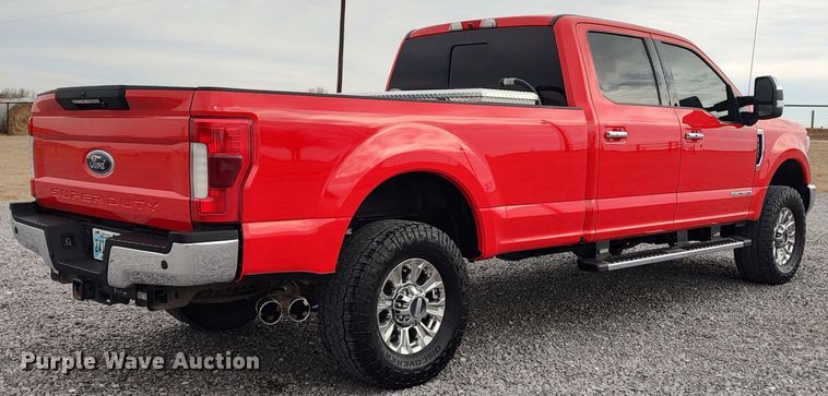 image for item LA9370 2019 Ford F350 Lariat Super Duty  Crew Cab pickup truck