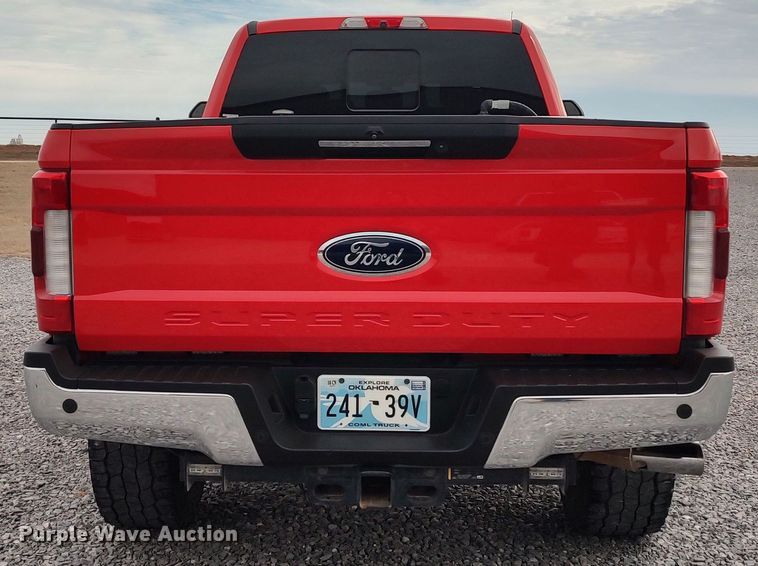 image for item LA9370 2019 Ford F350 Lariat Super Duty  Crew Cab pickup truck