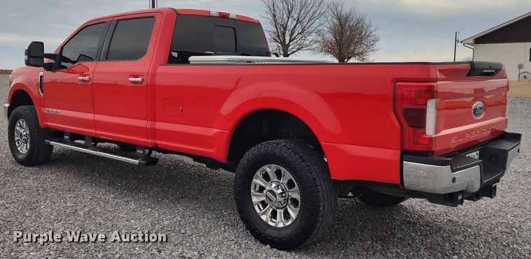 image for item LA9370 2019 Ford F350 Lariat Super Duty  Crew Cab pickup truck