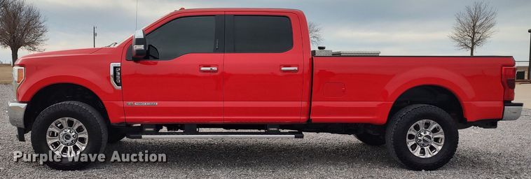 image for item LA9370 2019 Ford F350 Lariat Super Duty  Crew Cab pickup truck