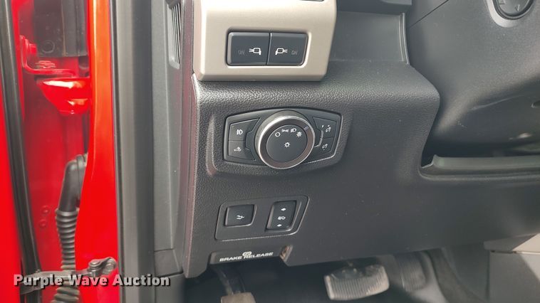 image for item LA9370 2019 Ford F350 Lariat Super Duty  Crew Cab pickup truck