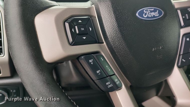 image for item LA9370 2019 Ford F350 Lariat Super Duty  Crew Cab pickup truck