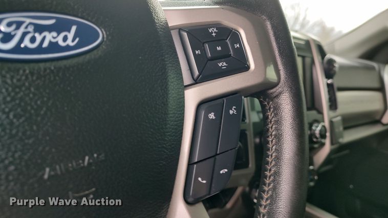 image for item LA9370 2019 Ford F350 Lariat Super Duty  Crew Cab pickup truck