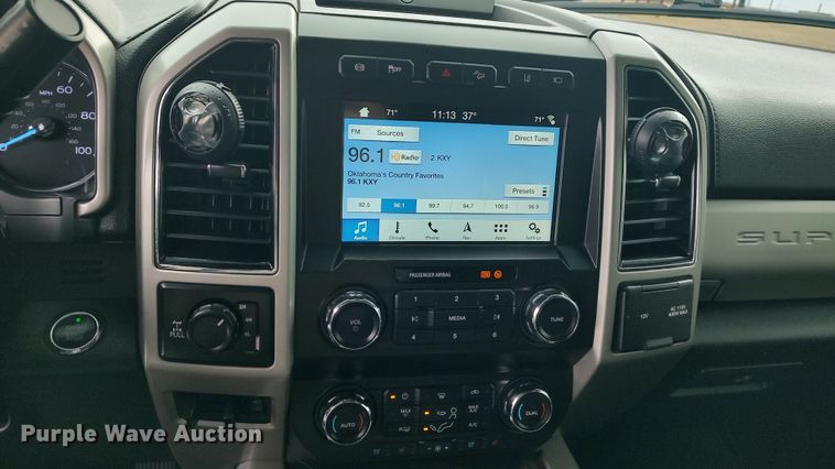 image for item LA9370 2019 Ford F350 Lariat Super Duty  Crew Cab pickup truck