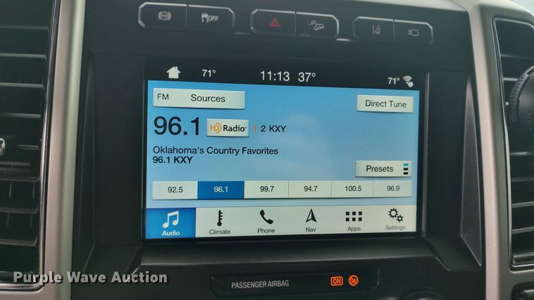 image for item LA9370 2019 Ford F350 Lariat Super Duty  Crew Cab pickup truck