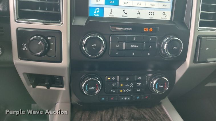 image for item LA9370 2019 Ford F350 Lariat Super Duty  Crew Cab pickup truck