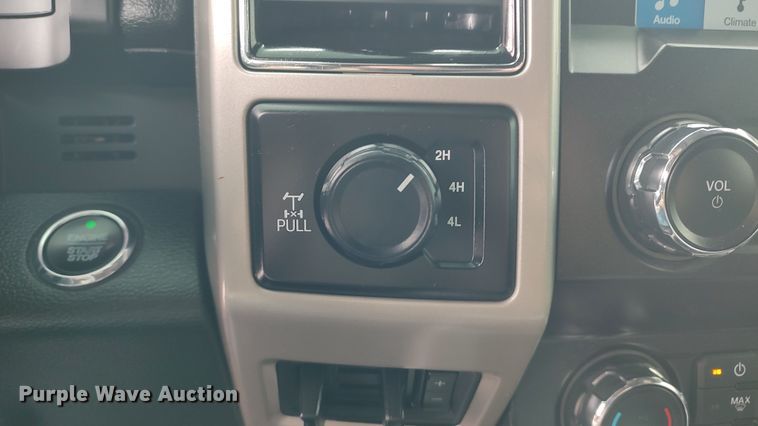 image for item LA9370 2019 Ford F350 Lariat Super Duty  Crew Cab pickup truck