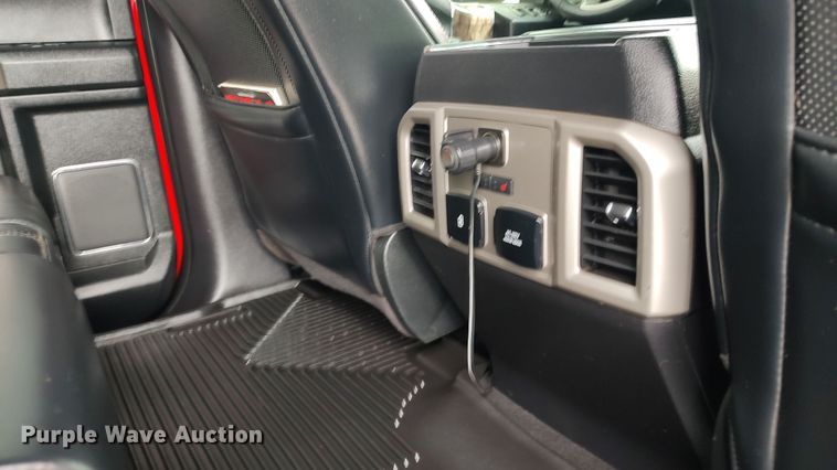 image for item LA9370 2019 Ford F350 Lariat Super Duty  Crew Cab pickup truck