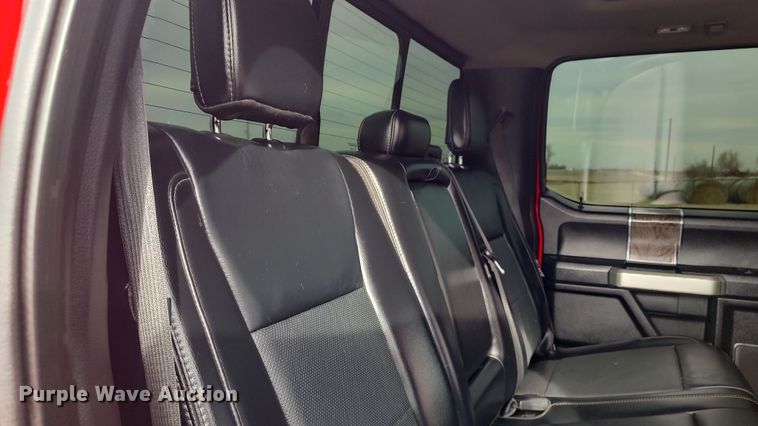 image for item LA9370 2019 Ford F350 Lariat Super Duty  Crew Cab pickup truck