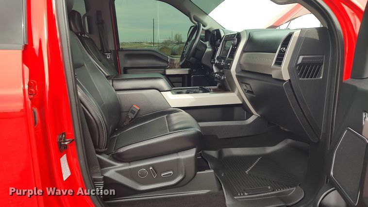 image for item LA9370 2019 Ford F350 Lariat Super Duty  Crew Cab pickup truck