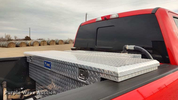 image for item LA9370 2019 Ford F350 Lariat Super Duty  Crew Cab pickup truck