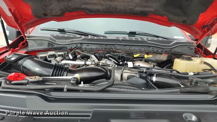 image for item LA9370 2019 Ford F350 Lariat Super Duty  Crew Cab pickup truck