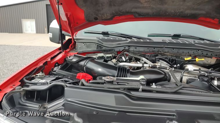 image for item LA9370 2019 Ford F350 Lariat Super Duty  Crew Cab pickup truck