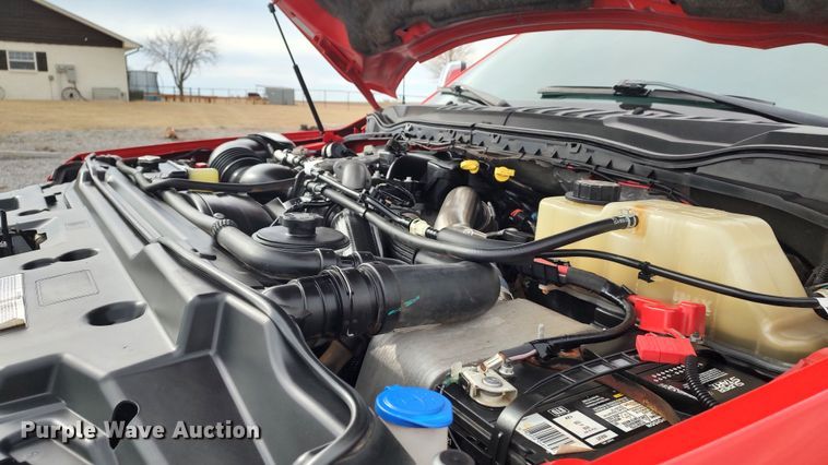 image for item LA9370 2019 Ford F350 Lariat Super Duty  Crew Cab pickup truck