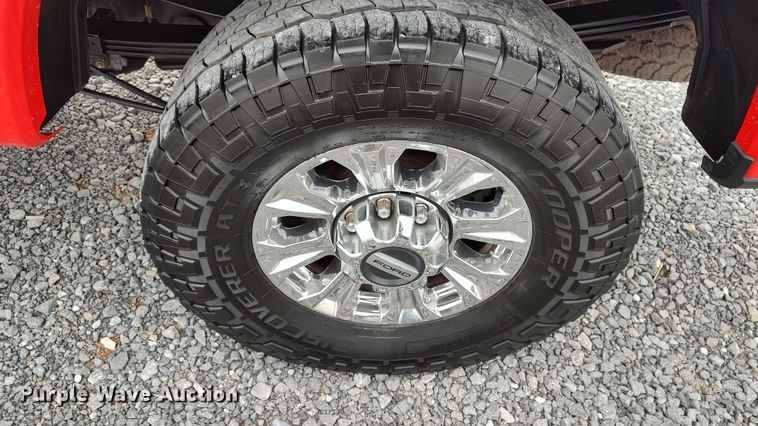 image for item LA9370 2019 Ford F350 Lariat Super Duty  Crew Cab pickup truck