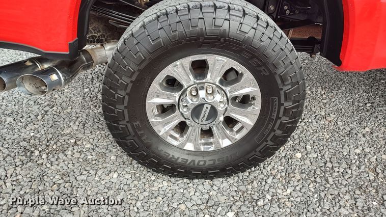 image for item LA9370 2019 Ford F350 Lariat Super Duty  Crew Cab pickup truck