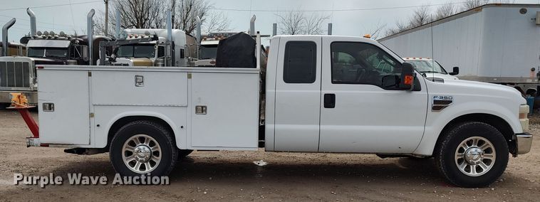 image for item LF9532 2010 Ford F350 Super Duty  SuperCab utility bed pickup truck