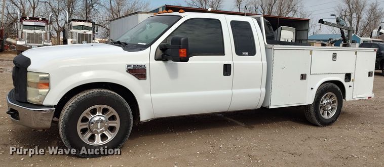 image for item LF9532 2010 Ford F350 Super Duty  SuperCab utility bed pickup truck