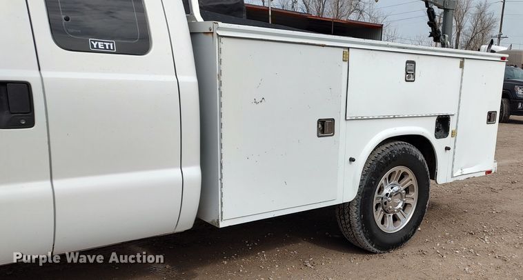 image for item LF9532 2010 Ford F350 Super Duty  SuperCab utility bed pickup truck