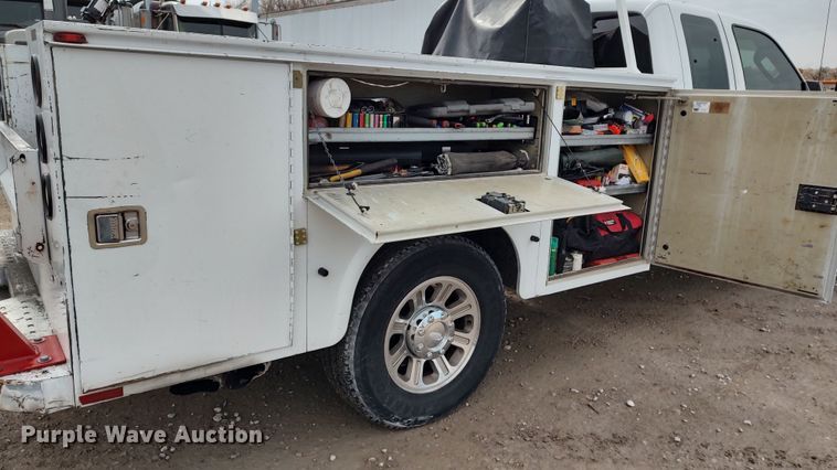 image for item LF9532 2010 Ford F350 Super Duty  SuperCab utility bed pickup truck