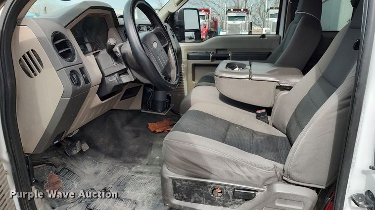 image for item LF9532 2010 Ford F350 Super Duty  SuperCab utility bed pickup truck