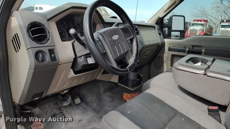 image for item LF9532 2010 Ford F350 Super Duty  SuperCab utility bed pickup truck