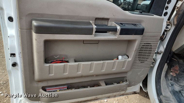 image for item LF9532 2010 Ford F350 Super Duty  SuperCab utility bed pickup truck