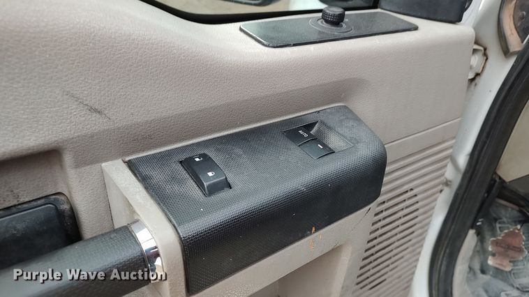 image for item LF9532 2010 Ford F350 Super Duty  SuperCab utility bed pickup truck